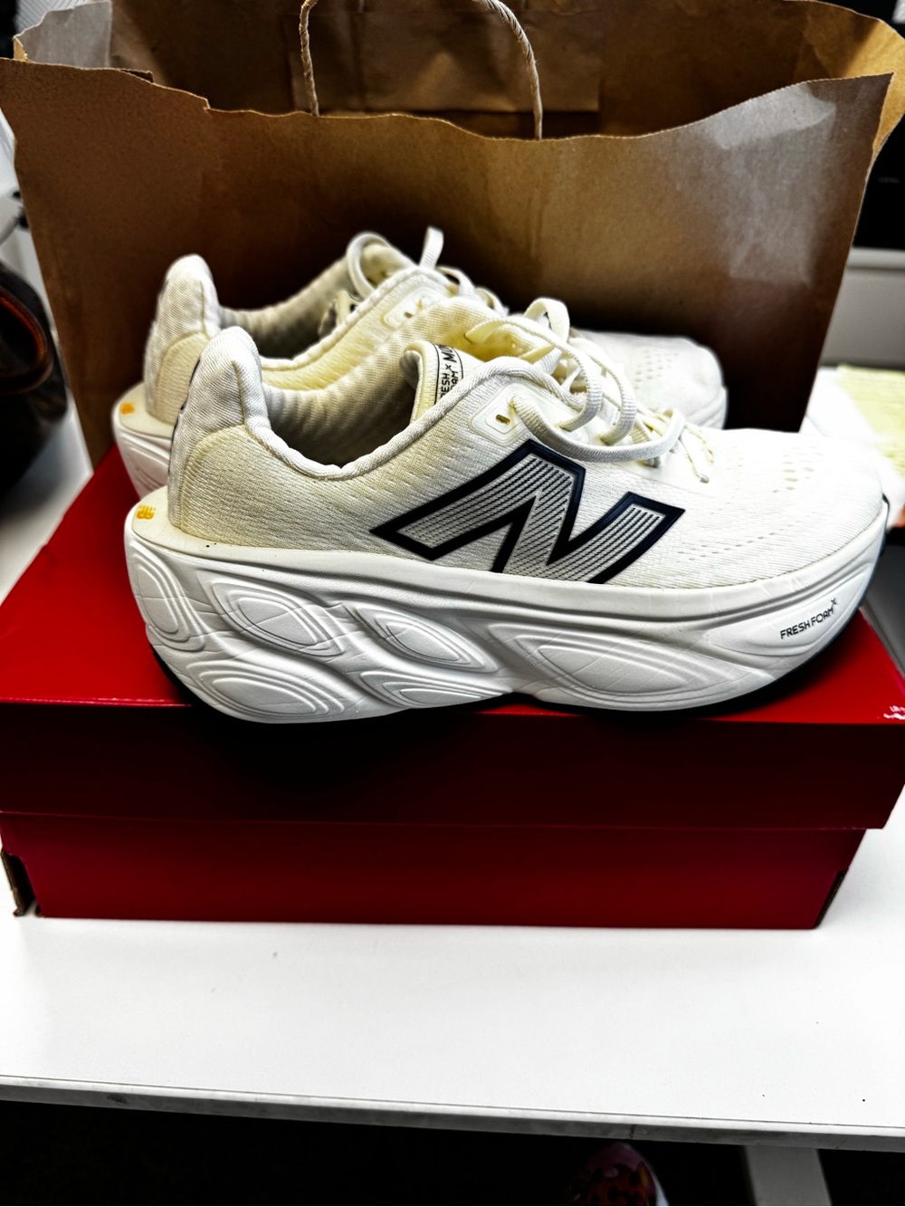 New Balance more v5 Running Shoes with Black 'N' Logo